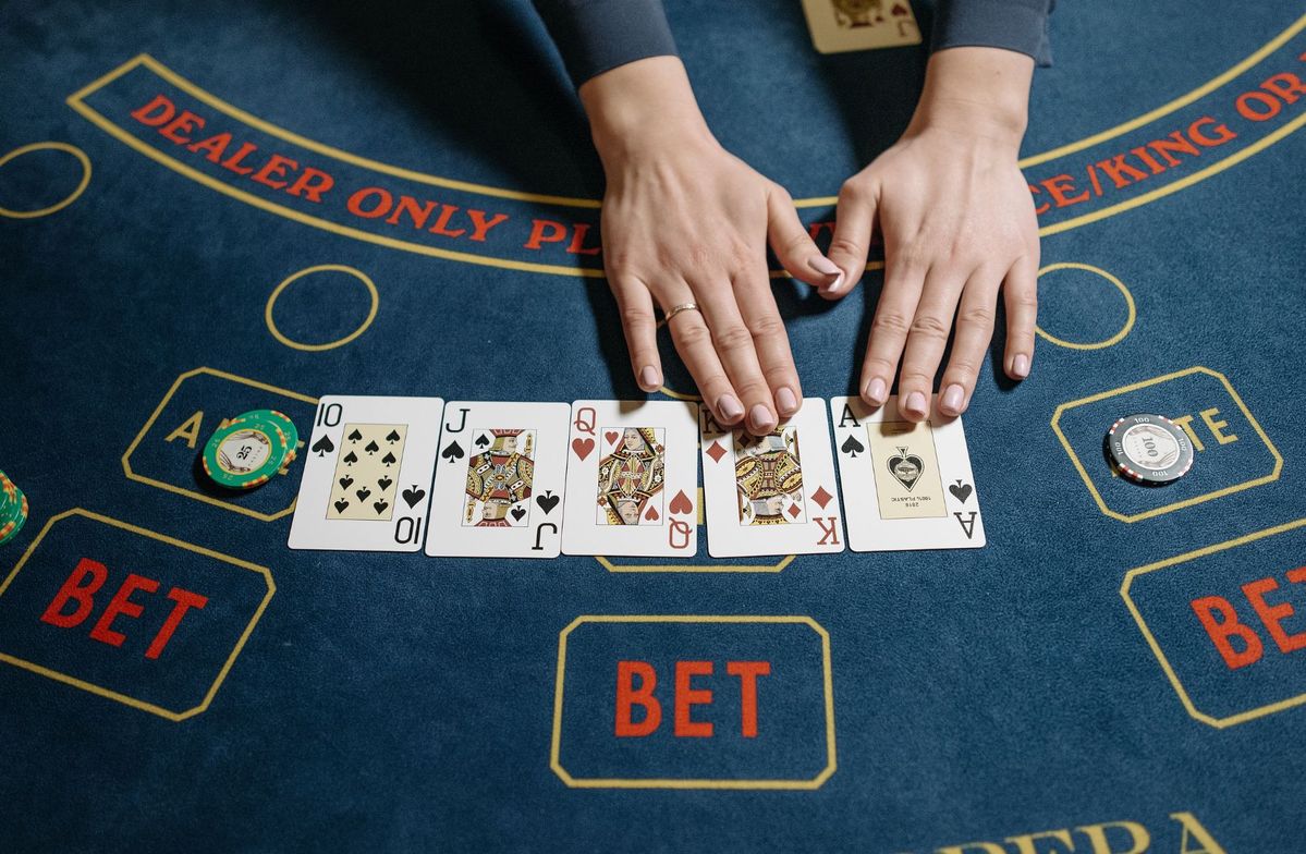 پاکستان میں 100 Lucky Lines قانونی ہے۔